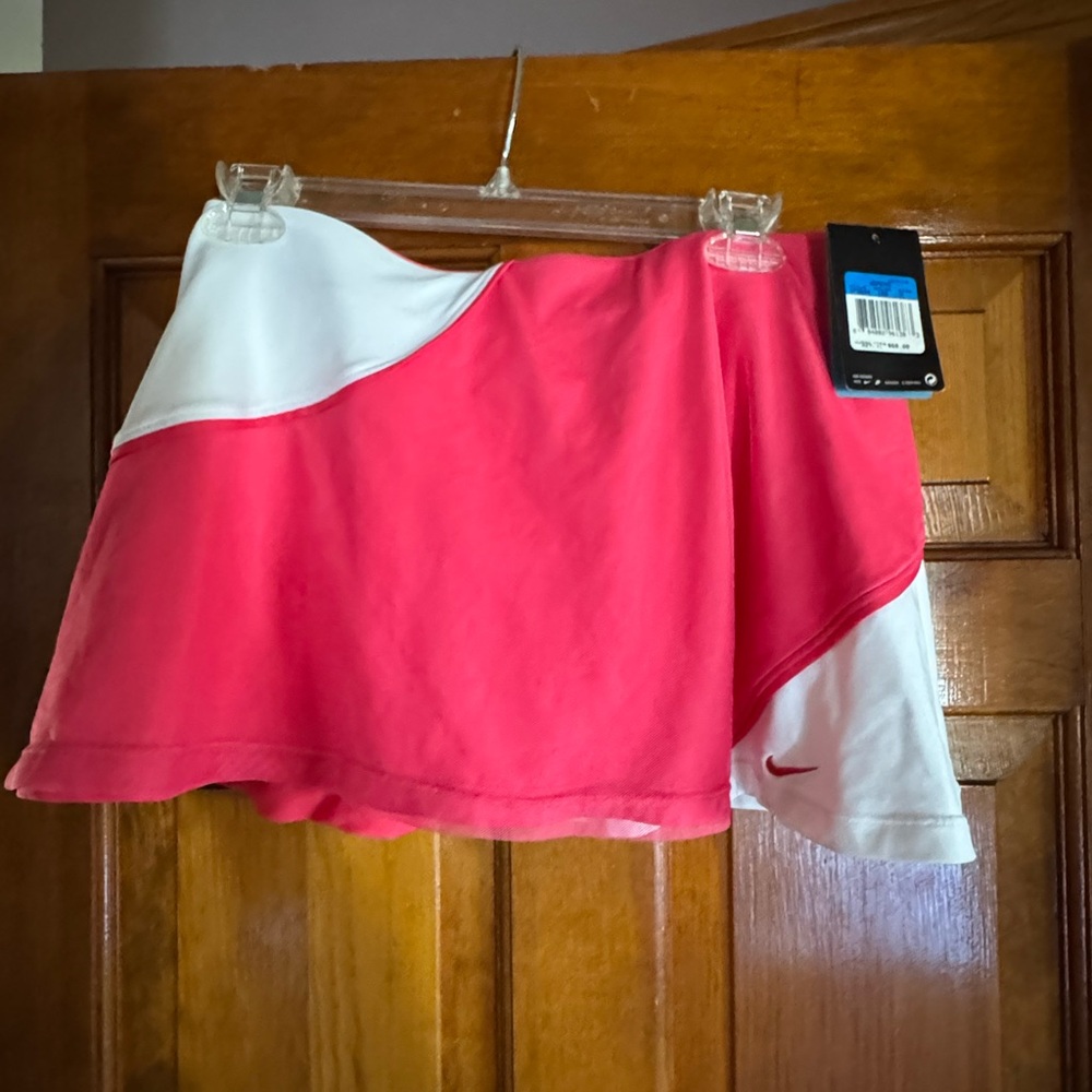NWT Nike Women's Skater Skirt in Pink and White